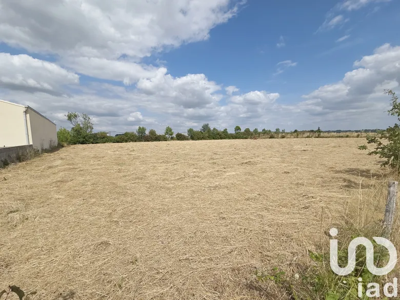 Terrain 4500 m² · à Montournais · 49 500 €