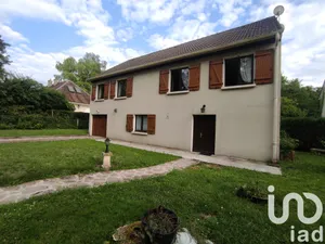 Traditional house at Chalautre-la-Petite (77160)