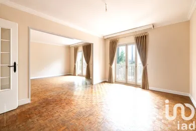 Apartment at Saint-Maur-des-Fossés (94210)