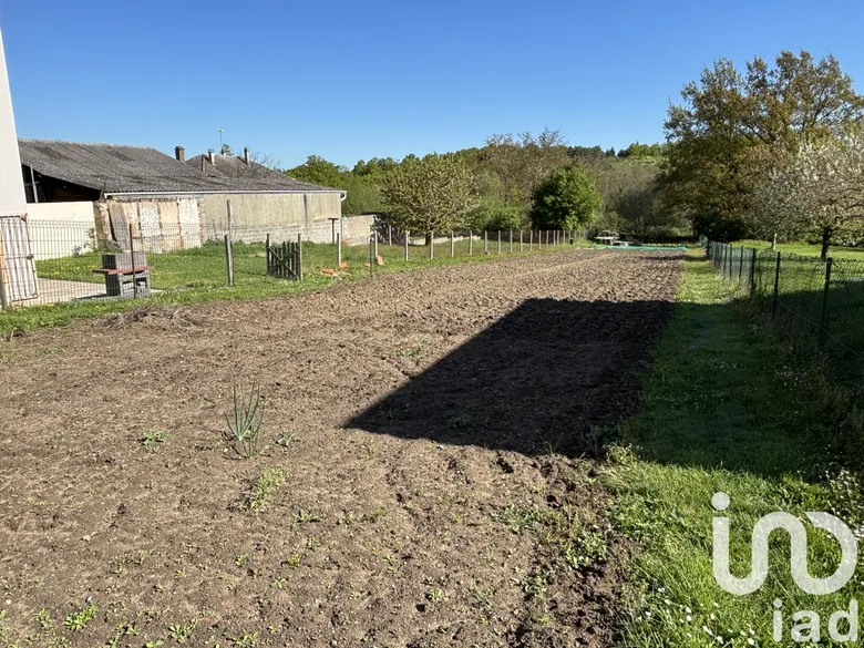 Terrain à Désertines (03630) · 17 000 €