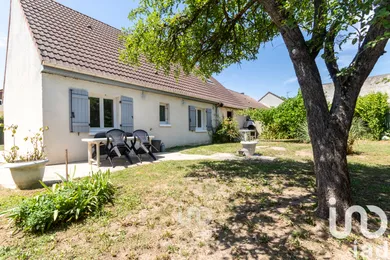 House at Issou (78440)