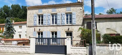 Village house at Nuaillé-sur-Boutonne (17470)