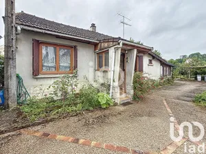 House at Louvres (95380)