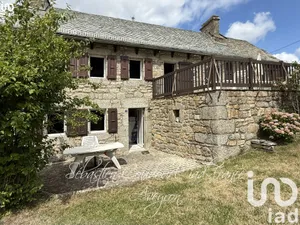 Traditional house at Saint-Amans-des-Cots (12460)