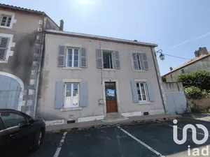 Townhouse at Lezay (79120)