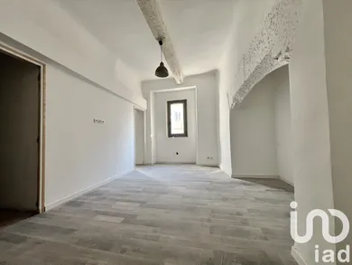 Building at Apt (84400)