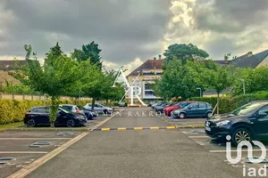Parking at Ermont (95120)