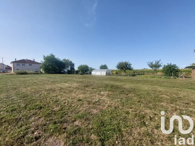 Terrain 920 m² · à Crissey · 68 000 €