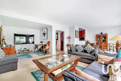 Apartment in Paris (75007)