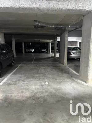 Parking at Le Plessis-Belleville (60330)