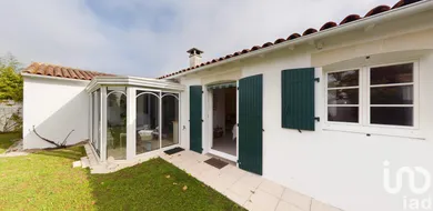 Traditional house in Loix (17111)