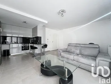 Apartment at Ozoir-la-Ferrière (77330)