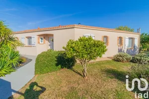 House at Moreilles (85450)