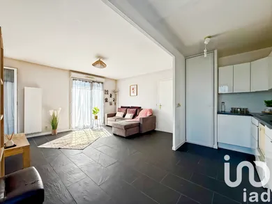 Apartment in Sainte-Geneviève-des-Bois (91700)