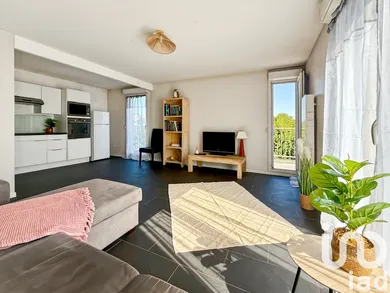 Apartment in Sainte-Geneviève-des-Bois (91700)