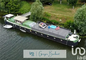 Barge at Mézy-sur-Seine (78250)