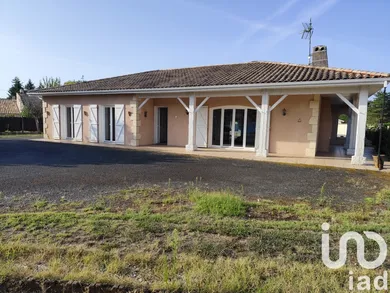 Traditional house at Saint-Laurent-Médoc (33112)