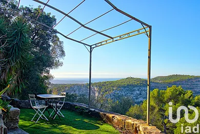 Maison de village à EVENOS (83330)