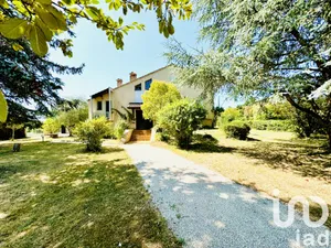 Architectural house at Puy-l'Évêque (46700)