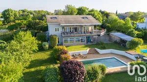 Architectural house at Montussan (33450)