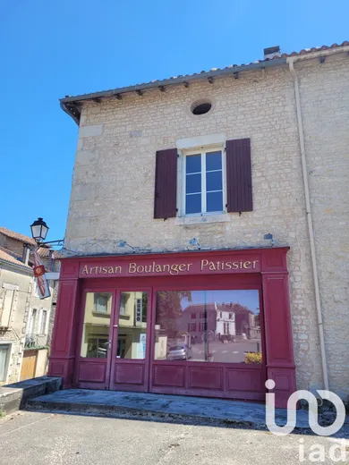 Immeuble à Champagne-Mouton (16350)