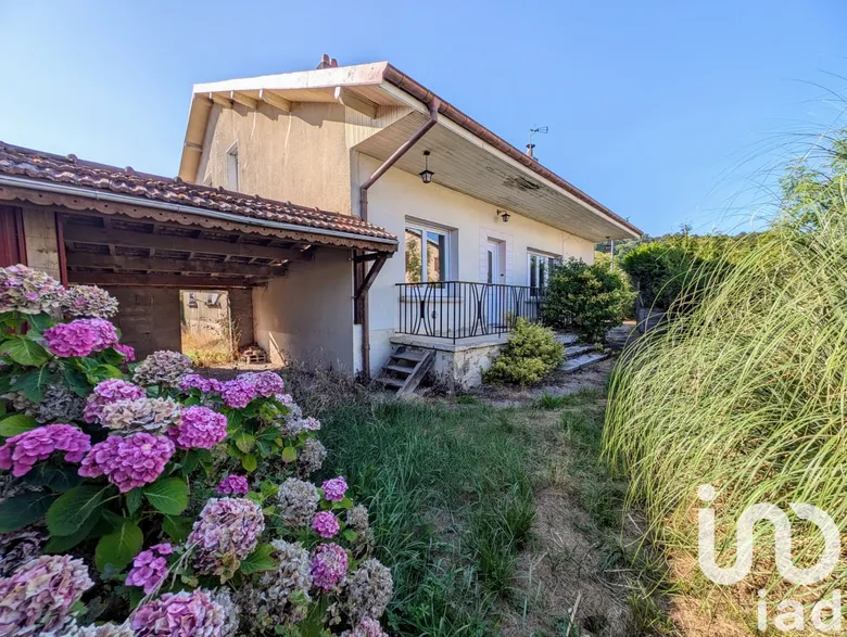 Maison 9 pièces 179 m² · à Relanges · 179 m² · 142 000 €