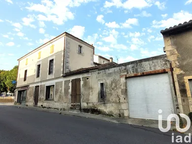 Building in Montbron (16220)