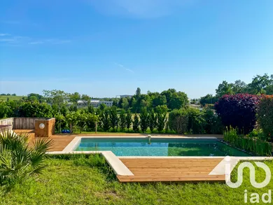 Architectural house at Montussan (33450)