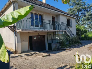 House at Rochecorbon (37210)