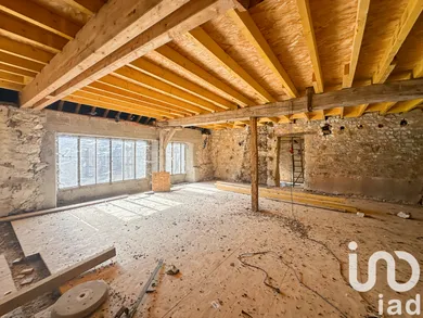 Immeuble à Villeneuve-l'Archevêque (89190)