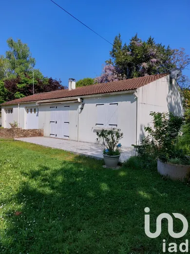 Traditional house in Saint-Georges-de-Pointindoux (85150)