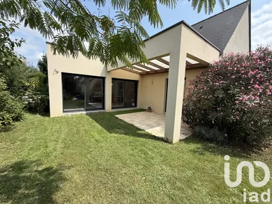 Maison traditionnelle à La Chapelle-des-Fougeretz (35520)