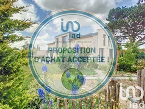 Architectural house at Thoiry (78770)