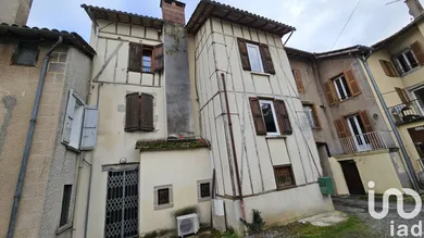 Building in Maurs (15600)