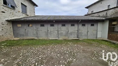 Building in Maurs (15600)