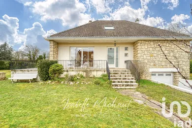 Traditional house at Aubergenville (78410)