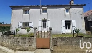 Traditional house at Coulonges-sur-l'Autize (79160)