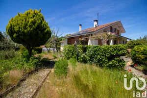 House at Saint-Julien-en-Born (40170)