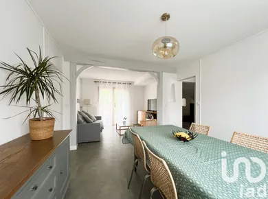 Traditional house at Ruffey-lès-Echirey (21490)