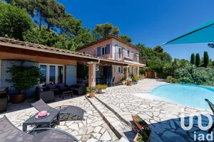 Architectural house in TOURRETTES SUR LOUP (06140)