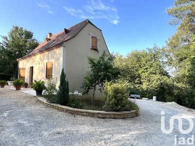 Traditional house in Beynac-et-Cazenac (24220)