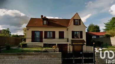 Traditional house at Boran-sur-Oise (60820)