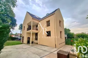 Mansion at Le Thillay (95500)