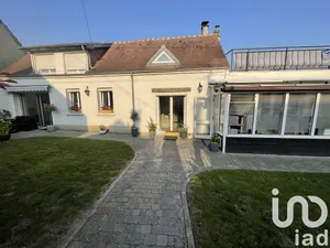 House at Montaigu (02820)