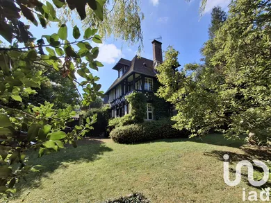 Architectural house at Mont-Saint-Aignan (76130)
