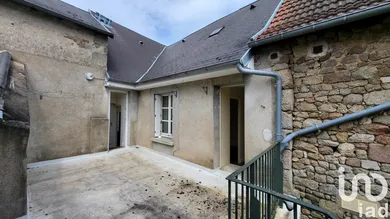 Building in Ahun (23150)