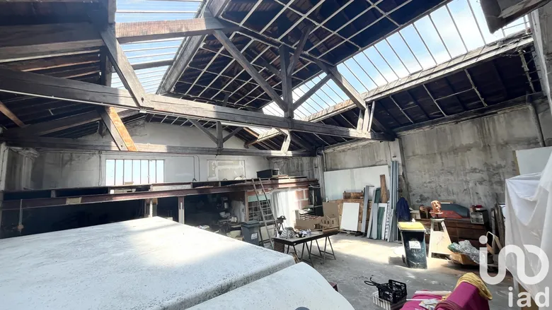 Parking 200 m² · à Saint-Étienne · 200 m² · 210 000 €