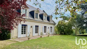 House at Rochecorbon (37210)