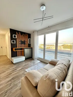 Apartment at Bondy (93140)