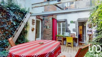 Townhouse in Mauriac (15200)